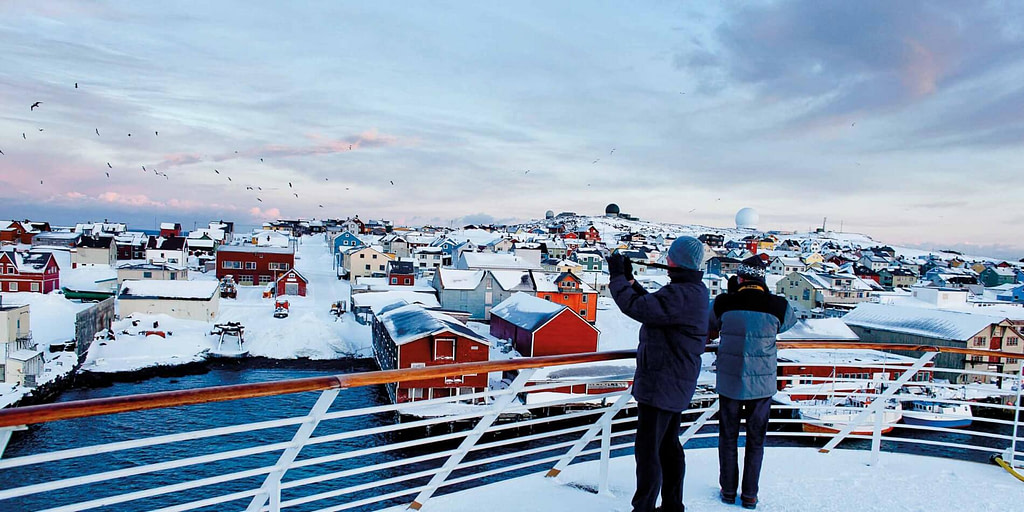 La cittadina di Vardø dal ponte dell'Hurtigruten