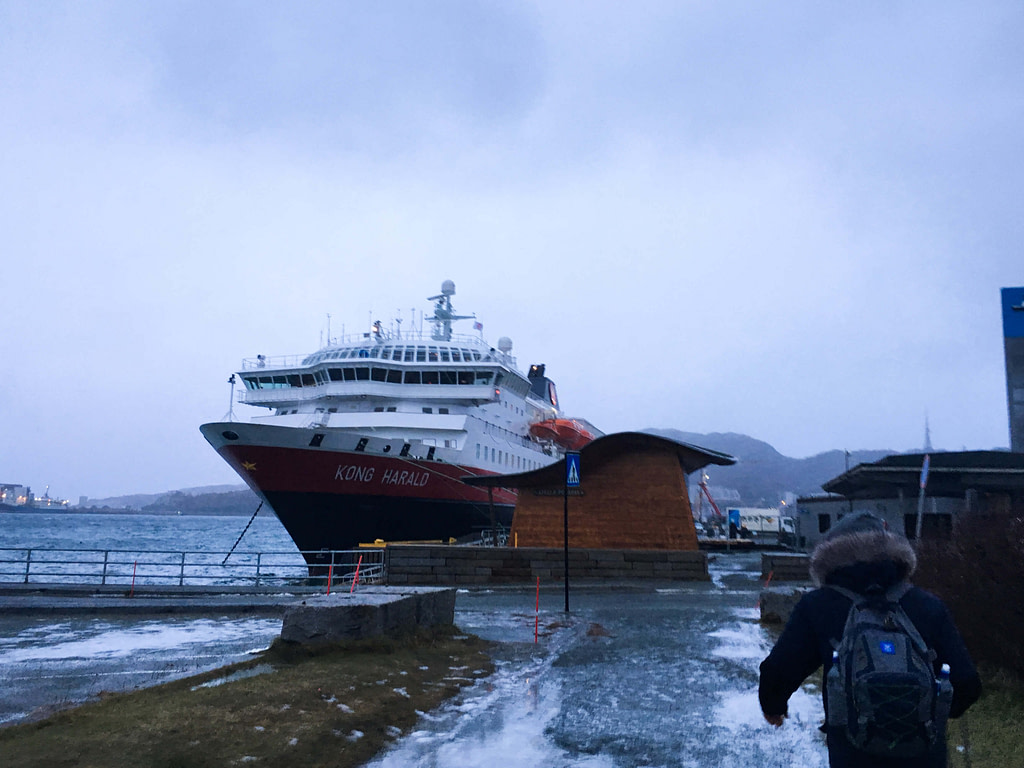 Norvegia aurora boreale, Hurtigruten attraccata al porto di Bodø