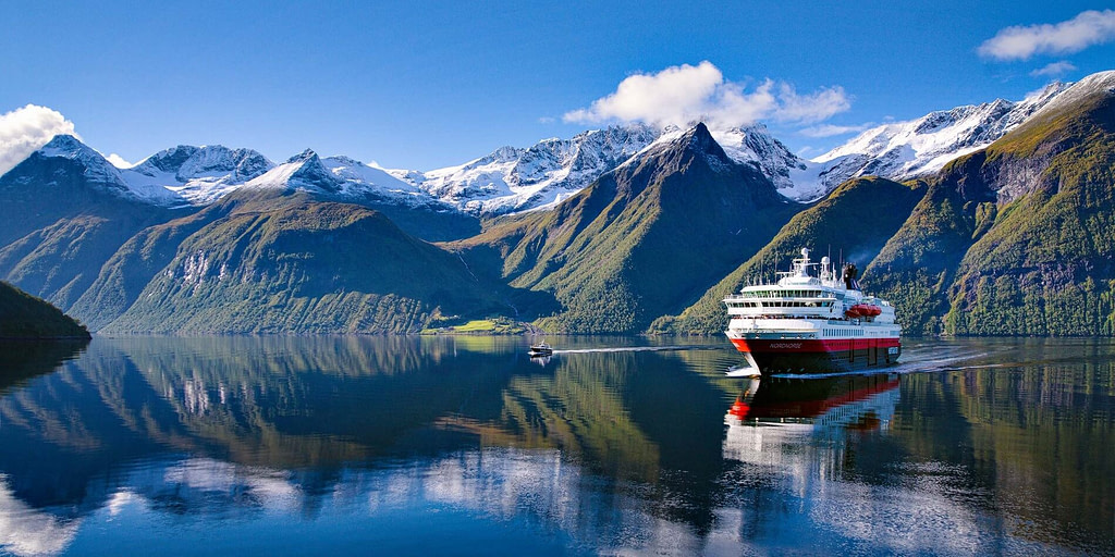 L'Hurtigruten in navigazione