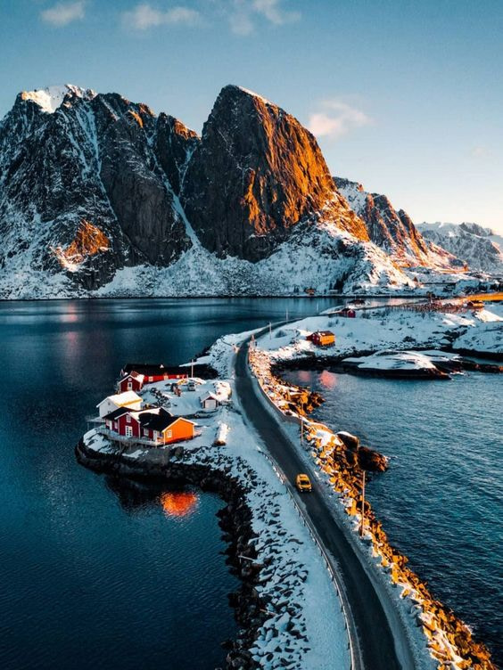 Panoramica della strada che collega tutto l'arcipelago delle isole Lofoten